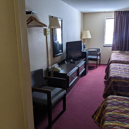 Super 8 By Wyndham Shelbyville Eksteriør bilde