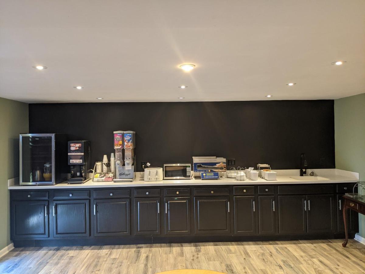 Super 8 By Wyndham Shelbyville Eksteriør bilde