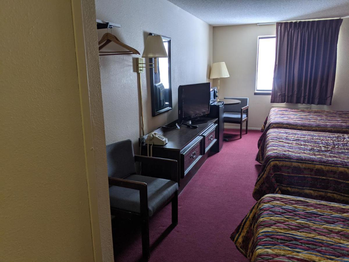 Super 8 By Wyndham Shelbyville Eksteriør bilde
