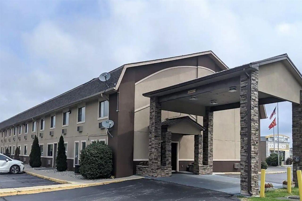 Super 8 By Wyndham Shelbyville Eksteriør bilde