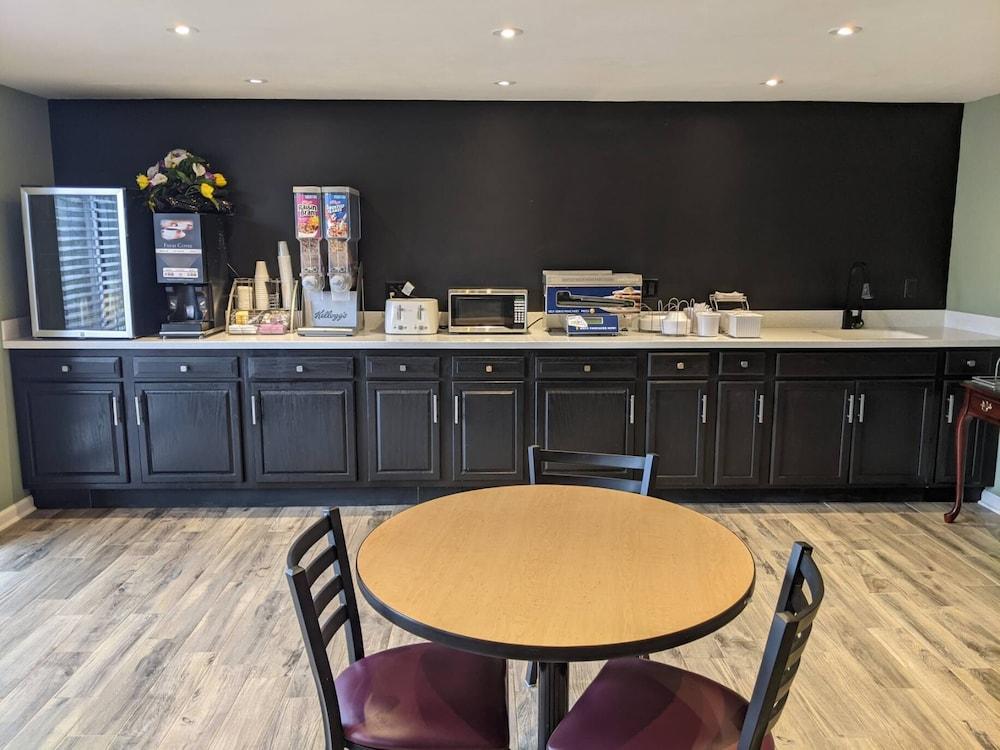 Super 8 By Wyndham Shelbyville Eksteriør bilde